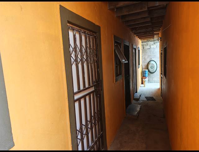 9 BEDROOM HOUSE FOR SALE IN NOMZAMO